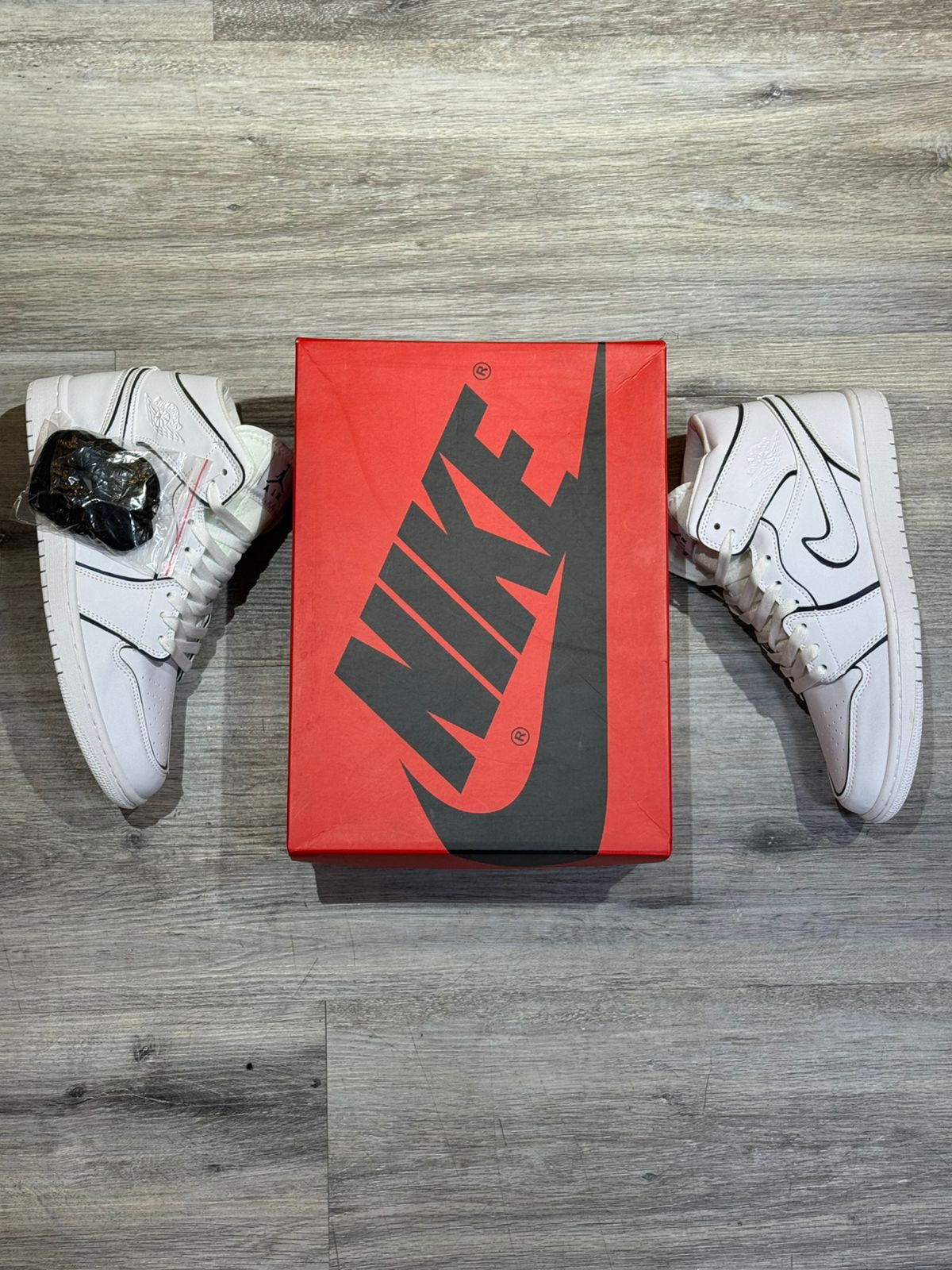 Air Jordan 1 Mid Blanco Negro
