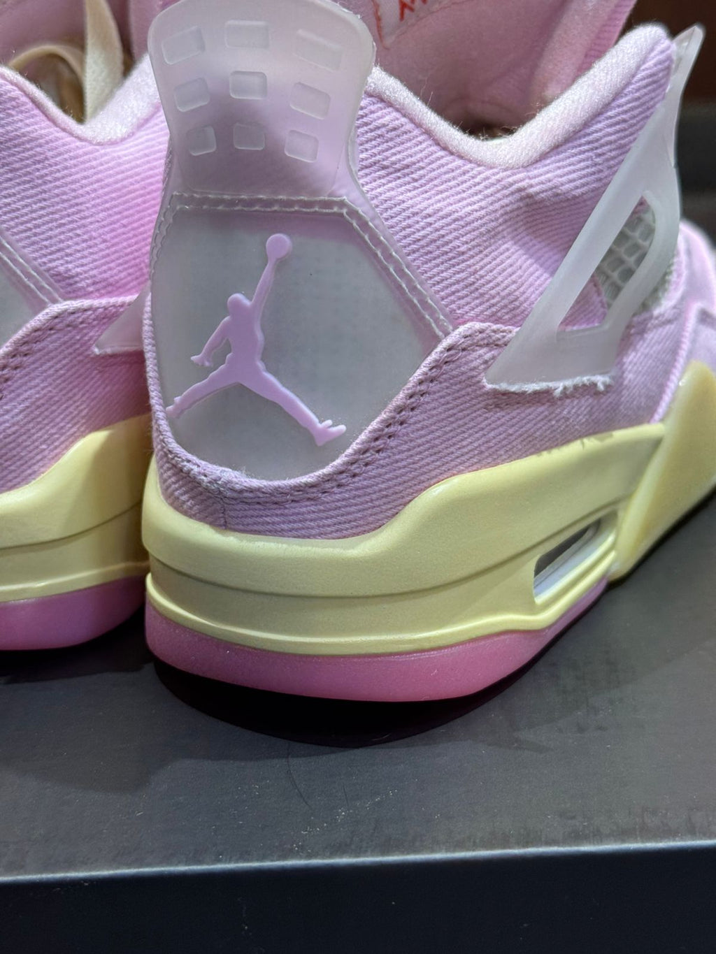 Air Jordan 4 Rosa Amarillo