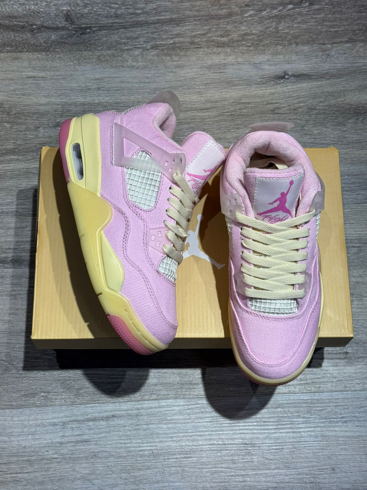 Air Jordan 4 Rosa Amarillo