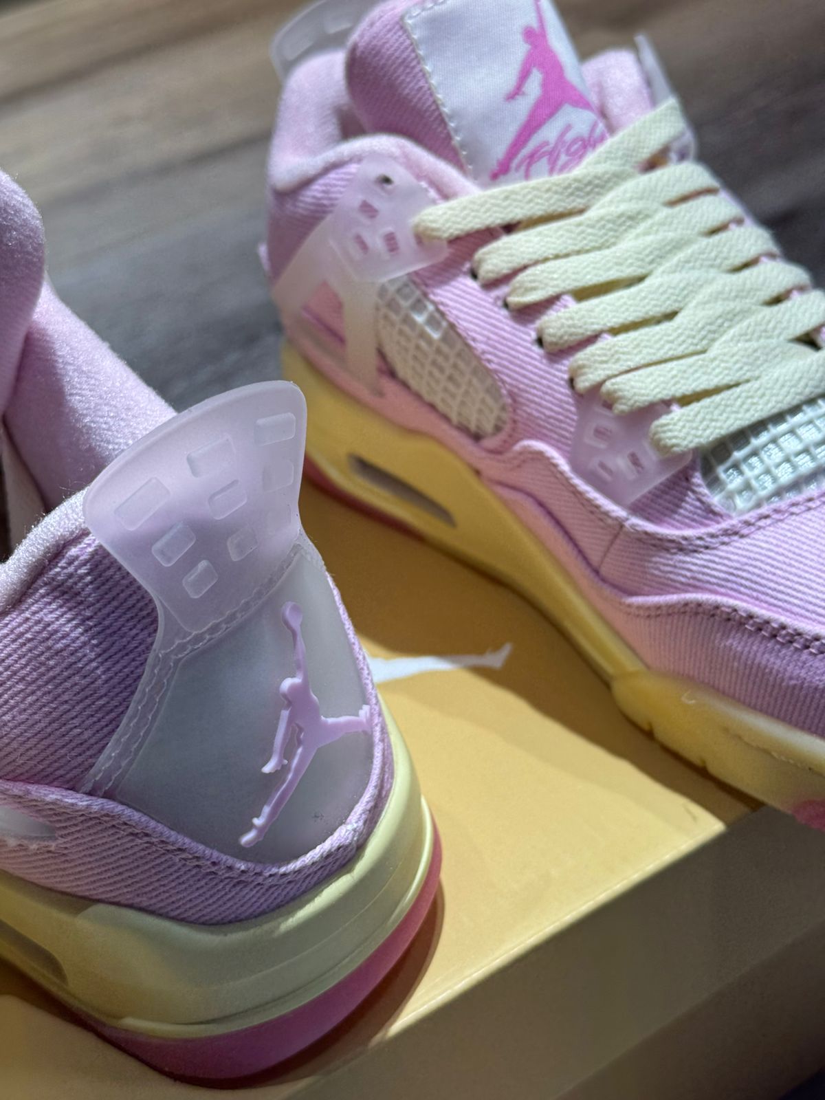 Air Jordan 4 Rosa Amarillo
