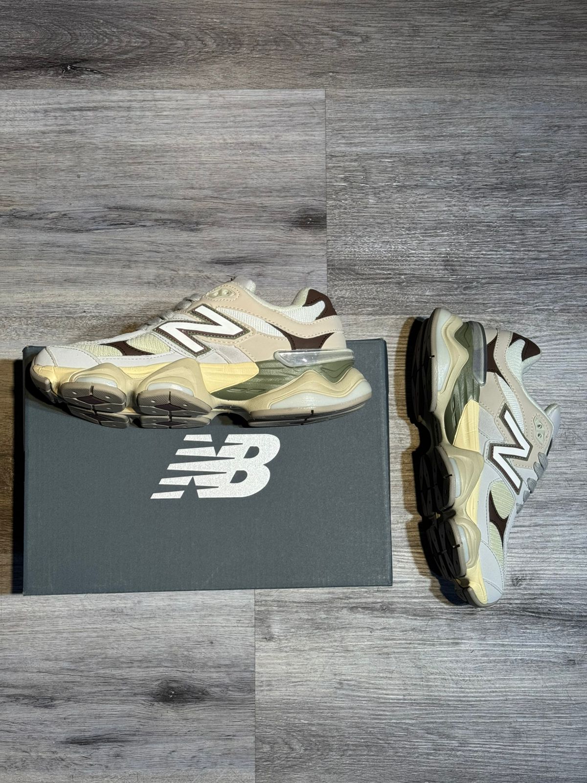 New Balance 9060 Oliva